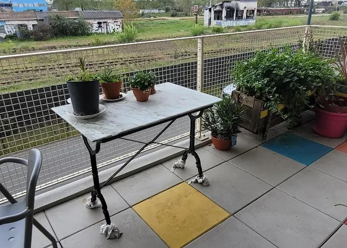 Close To Everything *